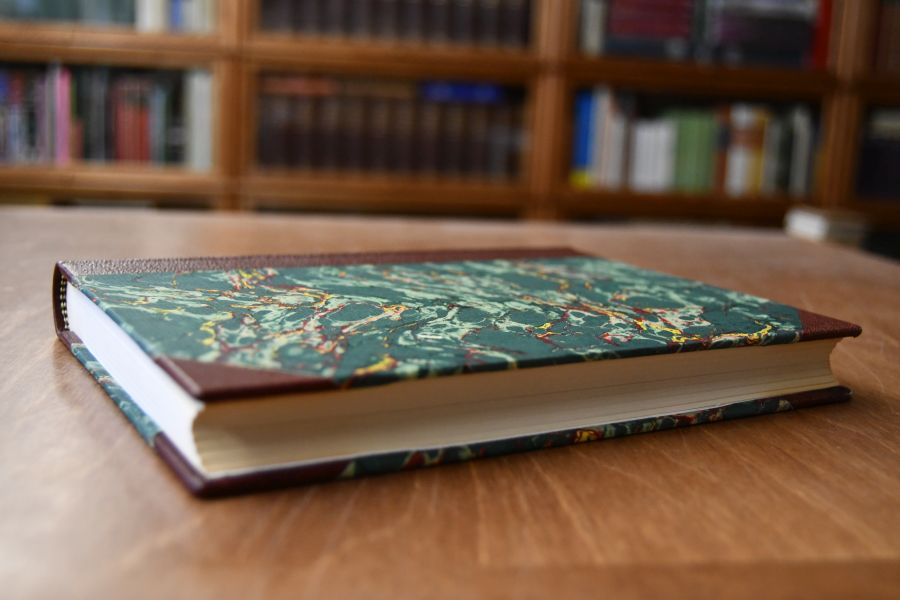 La imprenta y el libro en la Espana del siglo XV.