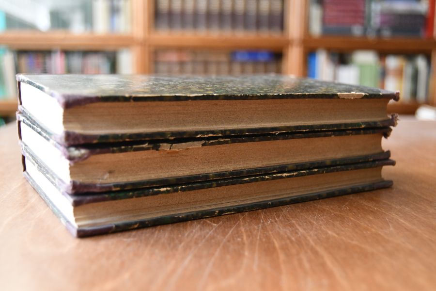 Catalogue de la Collection de Monnaies de feu Christian Jürgensen Thomsen, Seconde Partie Les Monnaies du Moyen-Age Tome I-III.