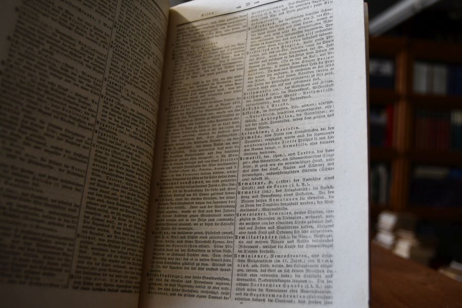 Conversations-Hand-Lexikon. Ein Hülfswörterbuch für diejenigen, welche über die beim Lesen sowohl, als in mündlichen Unterhaltungen vorkommenden, mannigfachen Gegenstände näher unterrichtet seyn wollen.
