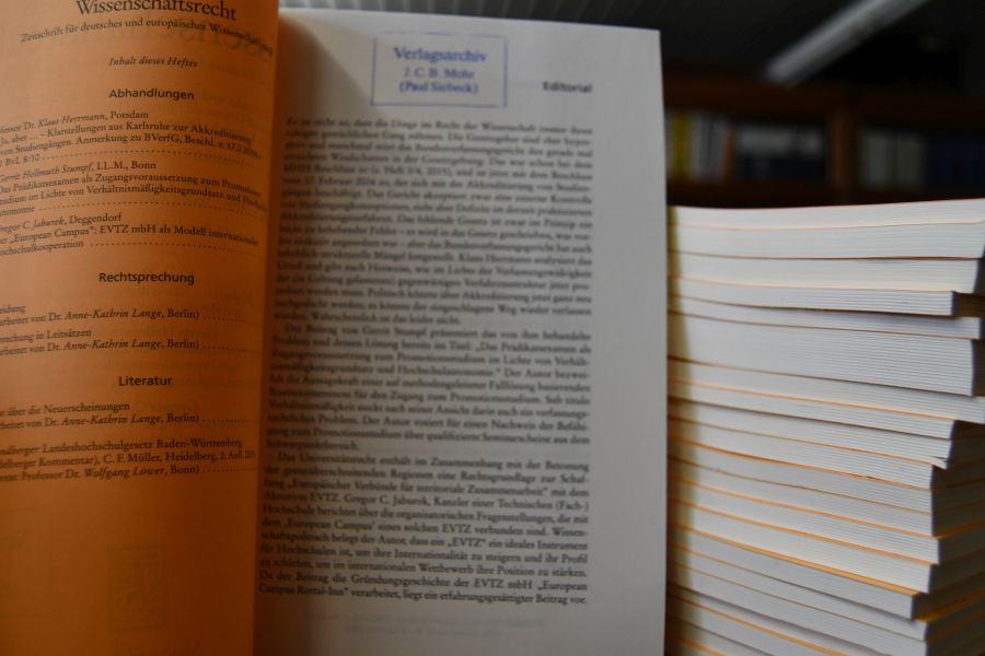Wissenschaftsrecht (WissR). Zeitschrift für deutsches und europäisches Wissenschaftsrecht. Bd. 35 (2002) - Bd. 49 (2016) ohne Bd. 43, Heft 4 (S. 346-432).