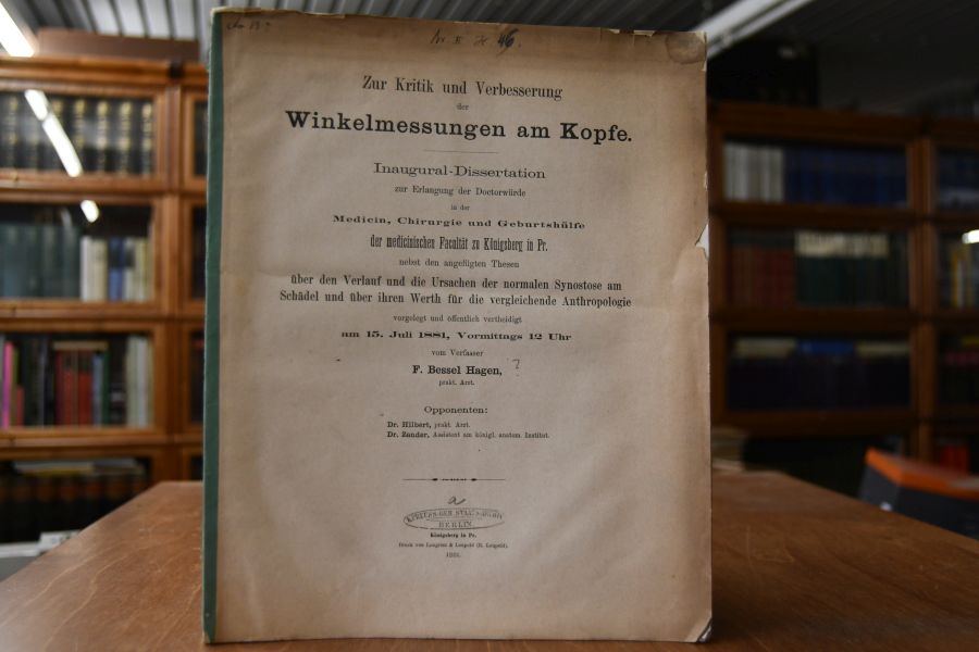 Zur Kritik und Verbesserung der Winkelmessungen am Kopfe mit besonderer Rücksicht auf ihre Verwendung zu weiteren Schlussfolgerungen aud auf ihre mathematisch sichere Bestimmung durch Construction und Berechnung.