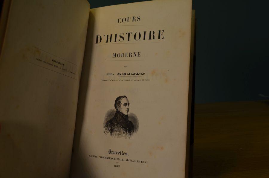 Cours d`Histoire Moderne.
