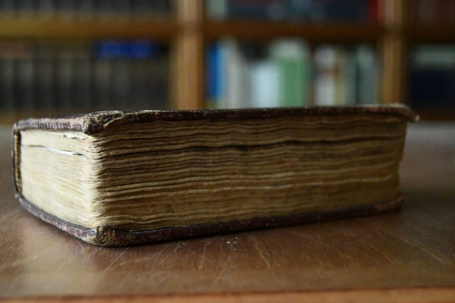 The book of Common Prayer, and Administration of the Sacraments, and other Rites and Ceremonies of the Church, According to the Use of The Churchn of England; Together with the Psalter or Psalms of David, Pointed as they are to be sung or said in Churches. Angebunden A Companion to the Altar. Shewing the Nature and Necesity of a Sacramental Preparation. In order to our worthy receiving the Holy Communion..., London, Parker, 1771, 68; Angebunden A New Version of the Psalms of David, fitted to the Tunes Used in Churches by N. Brady, London, Harrison, 1772, 192 S.