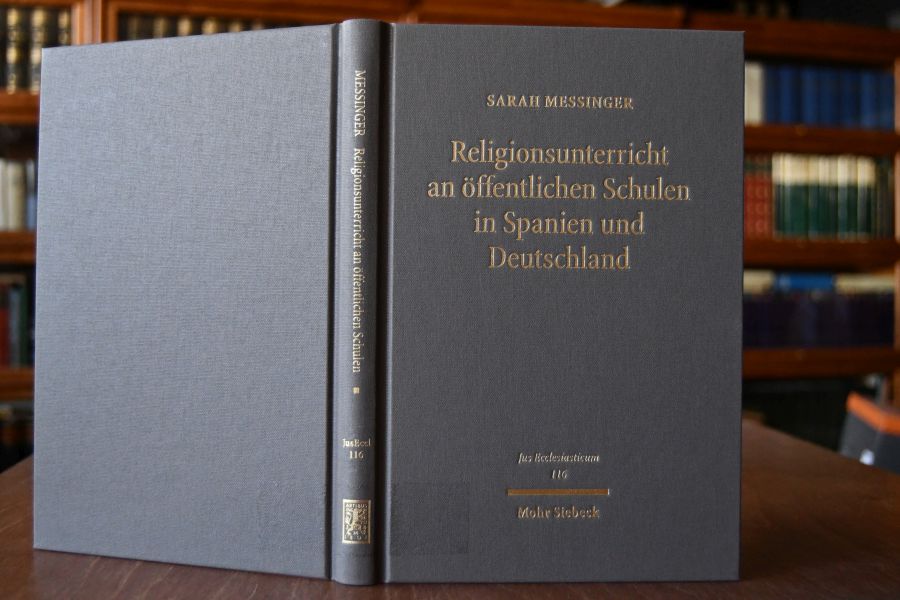 Religionsunterricht an öffentlichen Schulen in Spanien und Deutschland.