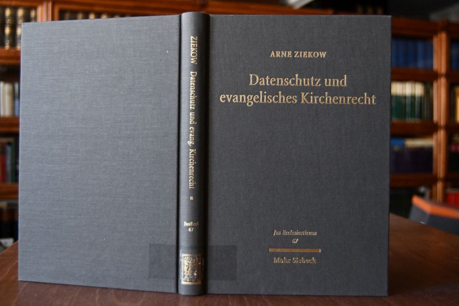 Datenschutz und evangelisches Kirchenrecht. Eigenständigkeit und Eigengeartetheit des Datenschutzgesetzes der EKD.