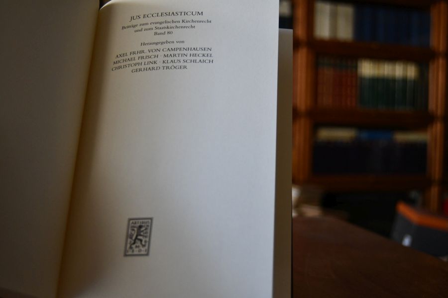 Die rechtliche Verfassung von Religionsgemeinschaften. Eine Untersuchung am Beispiel der Bahai.