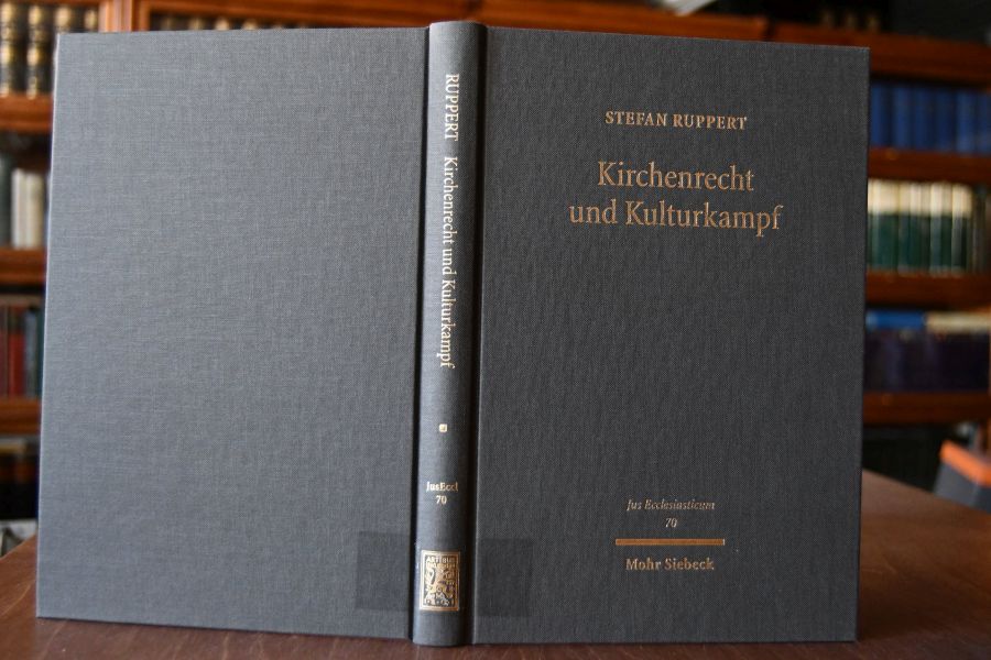 Kirchenrecht und Kulturkampf. Historische Legitimation, politische Mitwirkung und wissenschaftliche Begleitung durch die Schule Emil Ludwig Richters.