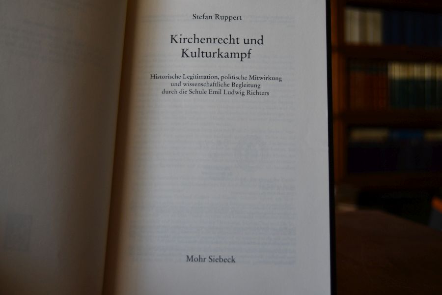 Kirchenrecht und Kulturkampf. Historische Legitimation, politische Mitwirkung und wissenschaftliche Begleitung durch die Schule Emil Ludwig Richters.