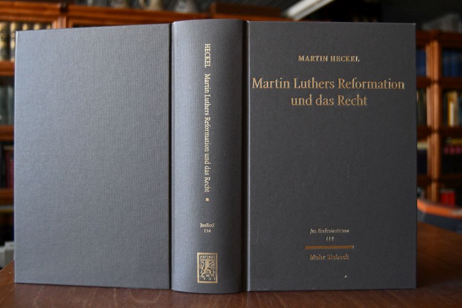 Martin Luthers Reformation und das Recht. Die Entwicklung der Theologie Luthers und ihre Auswirkung auf das Recht unter den Rahmenbedingungen der Reichsreform und der Territorialstaatsbildung im Kampf mit Rom und den "Schwärmern".