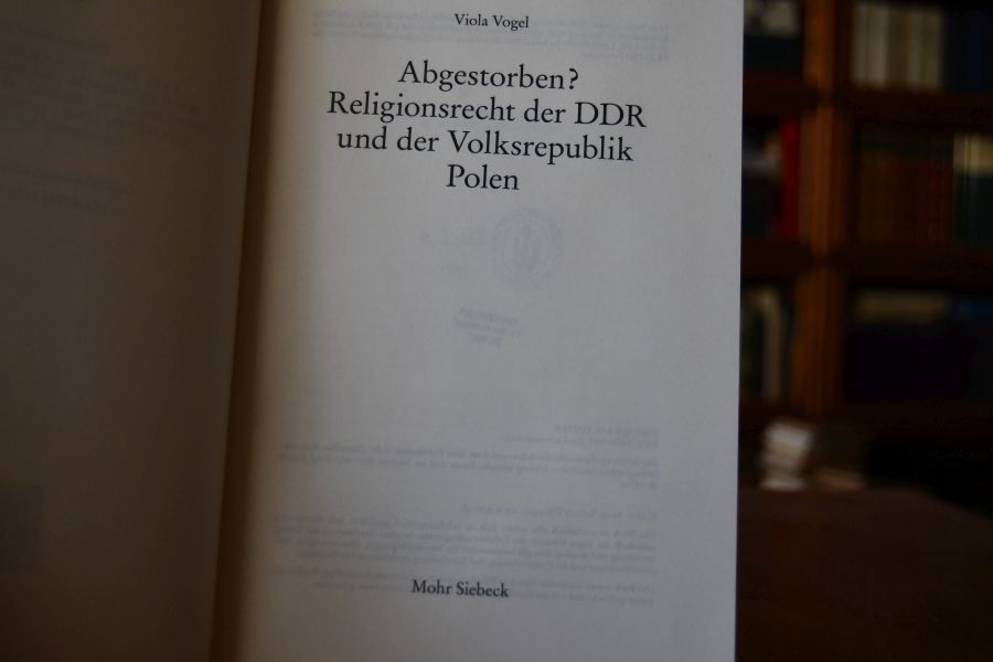Abgestorben? Religionsrecht der DDR und der Volksrepublik Polen.
