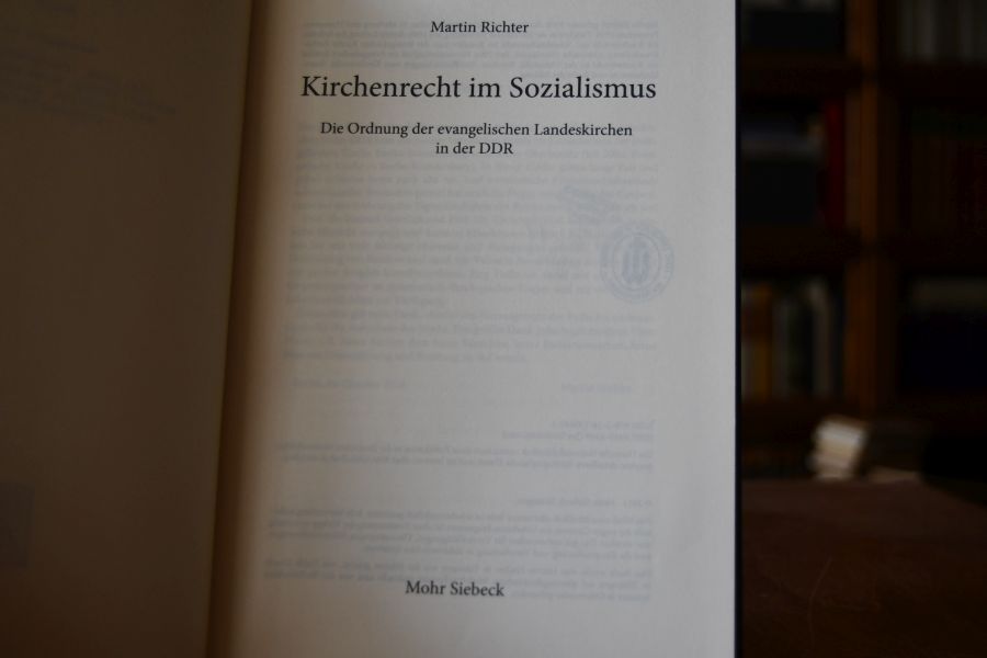 Kirchenrecht im Sozialismus. Die Ordnung der evangelischen Landeskirchen in der DDR.