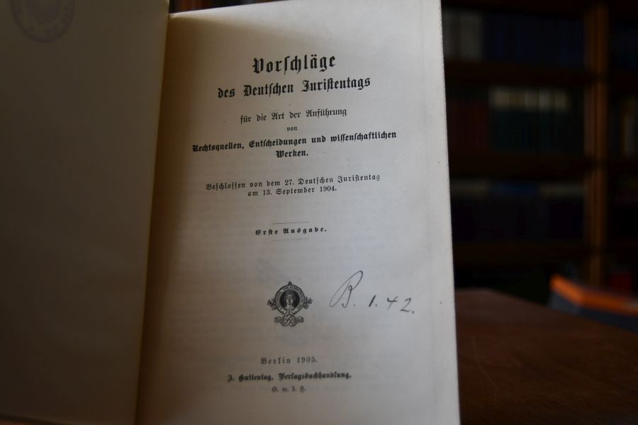 Vorschläge des Deutschen Juristentags für die Art der Anführung von Rechtsquellen, Entscheidungen und wissenschaftlichen Werken. Beschlossen von dem 27. Deutschen Juristentag am 13. September 1904.