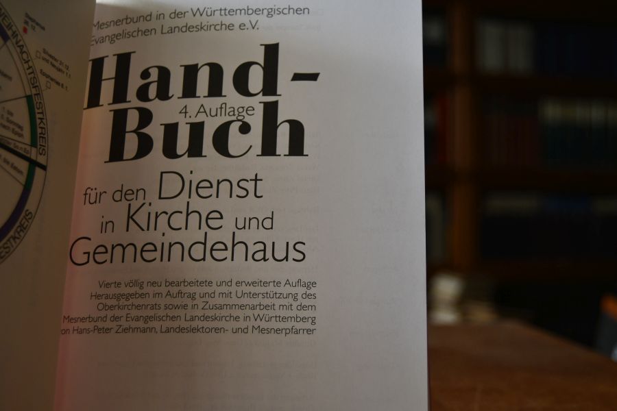 Handbuch für den Dienst in Kirche und Gemeindehaus.