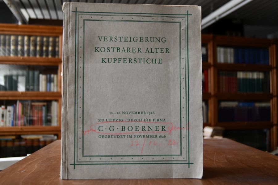 C.G. Boerner Leipzig. Versteigerungskatalog CLI. Versteigerung kostbarer alter Kupferstiche, Holzschnitte und Radierungen Dubletten aus der weltberühmten Kupferstichsammlung König Friedrich August II. zu Dresden. Die Dürersammlung des verstorbenen Architekten Hans Grisebach, Berlin. Eine schöne, alte Rembrandtsammlung. Ornamentstiche / 200 Admiralsporträts. Wertvolle Blätter englischer und französischer Meister des 18. Jahrhunderts. November 1926.