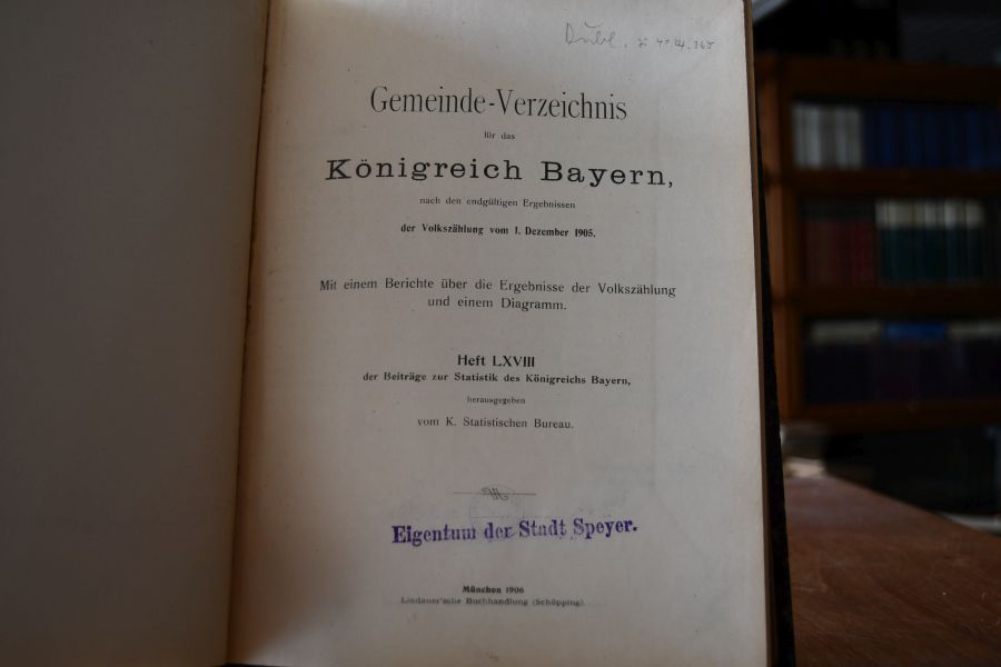 Gemeinde-Verzeichnis für das Königreich Bayern nach den endgültigen Ergebnisse der Volkszählung vom 1. Dezember 1905. Mit einem Berichte über die Ergebnisse der Volkszählung und einem Diagramm.