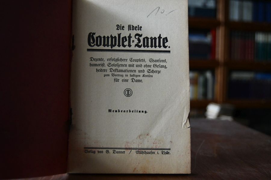Die fidele Couplet-Tante.