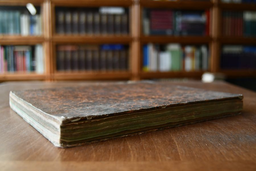 Verhandlungen über die öffentlichen Angelegenheiten des Königreichs Hannover und des Herzogthums Braunschweig. in zwanglosen Heften herausgegeben. Erster Band Heft 2-6 (fälschlicherweise wurde Heft 1 des 2. Bandes als Heft 1 des 1. Bandes eingebunden, deshalb auch abweichende Seitenzahlen).