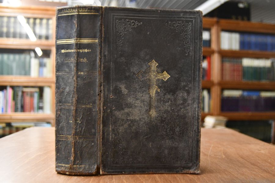 Kirchenbuch für die evangelische Kirche in Württemberg. Erster Theil Gebete und Dritter Theil Leidensgeschichte, Evangelien und Episteln, Augsburgische Confession und Anhang in einem Band.