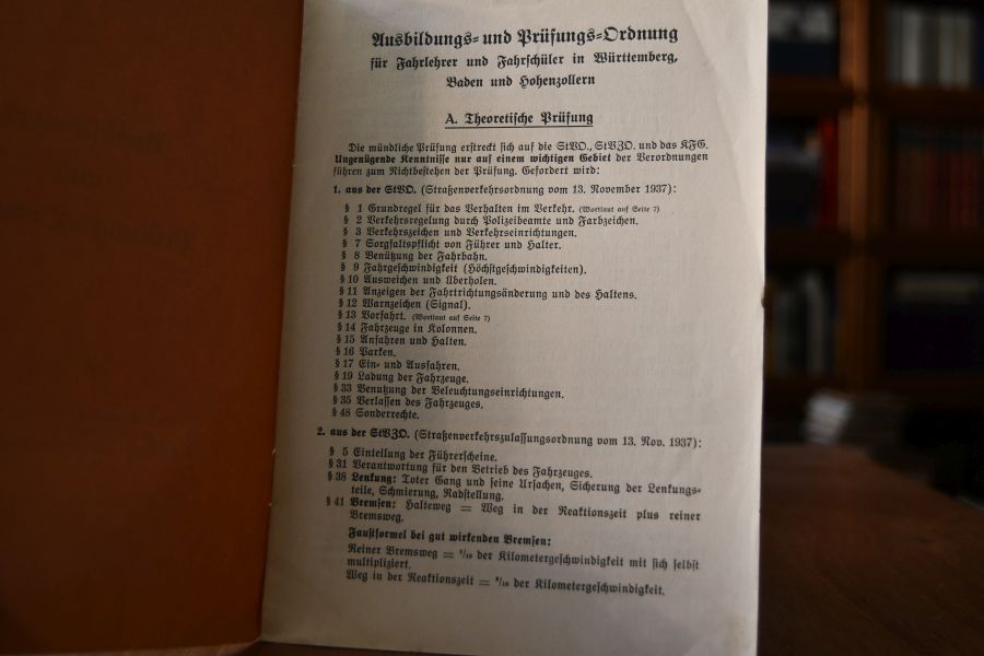 Ausbildungs- und Prüfungs-Ordnung für Fahrlehrer und Fahrschüler in Württemberg, Baden und Hohenzollern.