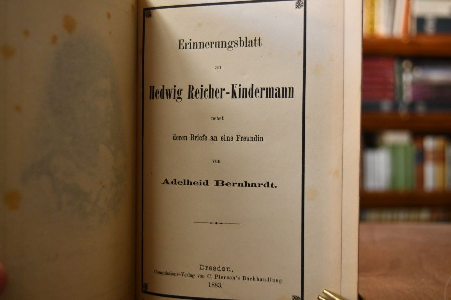 Erinnerungsblatt an Hedwig Reicher-Kindermann nebst deren Briefe an eine Freundin.