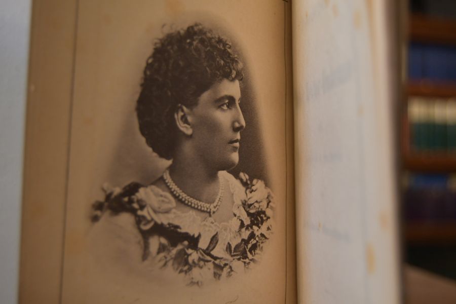 Erinnerungsblatt an Hedwig Reicher-Kindermann nebst deren Briefe an eine Freundin.