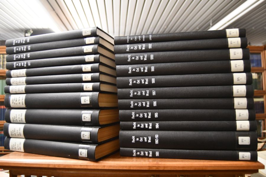 Recht in Ost und West. Zeitschrift für Rechtsvergleichung und interzonale Rechtsprobleme später Zeitschrift für Ostrecht und Rechtsvergleichung. Jahrgänge 4-42.