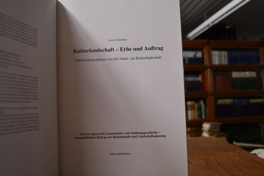 Kulturlandschaft - Erbe und Auftrag. Entwicklungsphasen von der Natur- zur Kulturlandschaft. Auf den Spuren der Landschafts- und Siedlungsgeschichte - ein modellhafter Beitrag zur Heimatkunde und Landschaftsplanung.