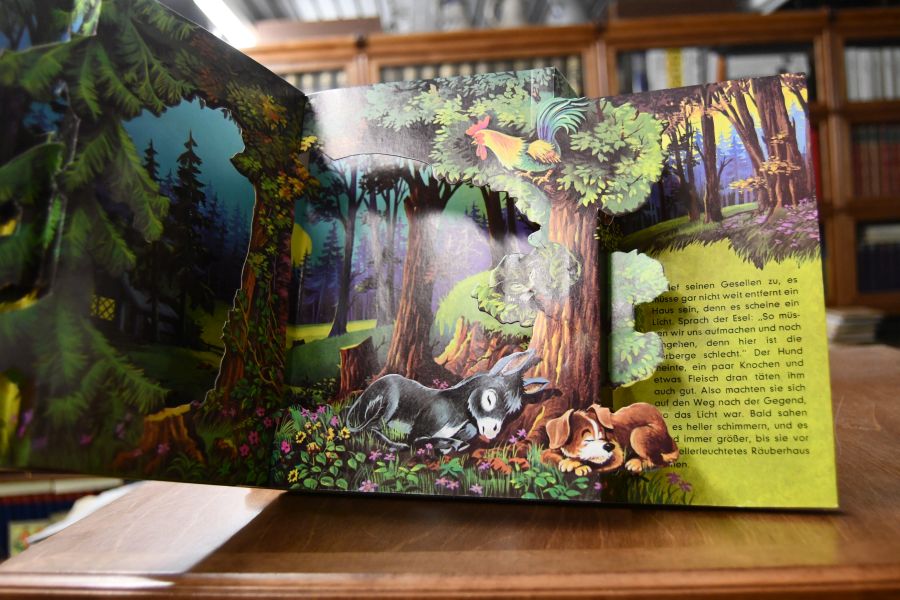 3 Pop-up-Bilderbücher Die Bremer Stadtmusikanten; Hänsel und Gretel; Rotkäppchen.