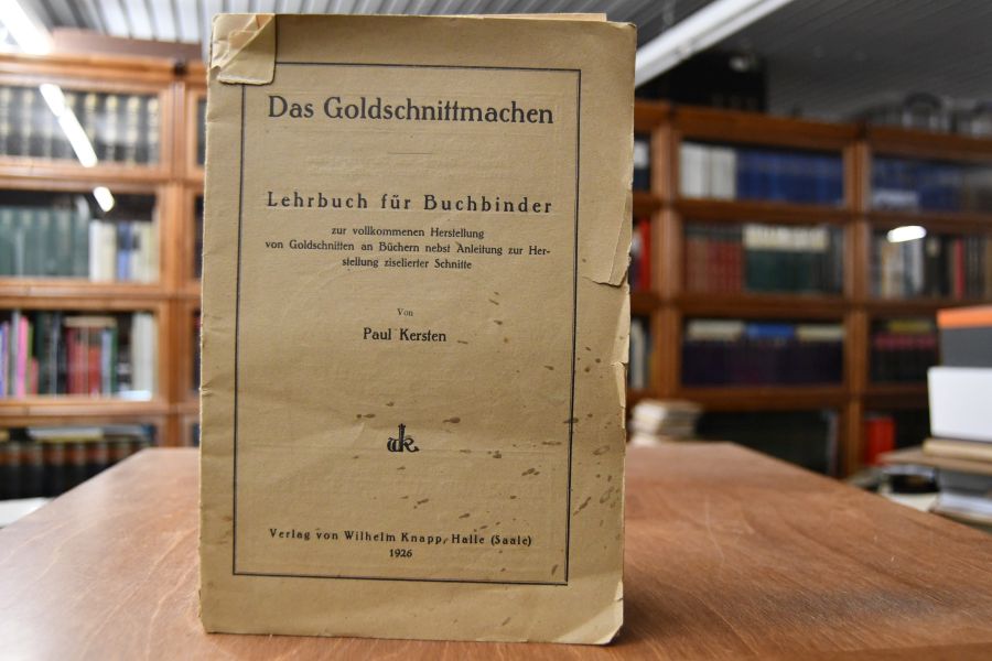 Das Goldschnittmachen. Lehrbuch für Buchbinder zur vollkommenen Herstellung von Goldschnitten an Büchern nebst Anleitung zur Herstellung ziselierter Schnitte.