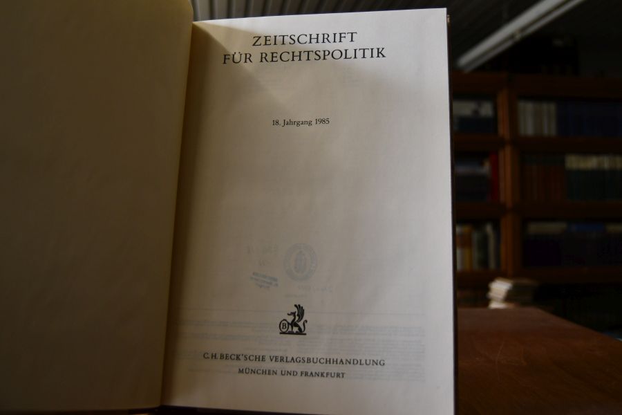 Zeitschrift für Rechtspolitik. 18. Jahrgang 1985 - 36. Jahrgang 2012. 28 Bde.