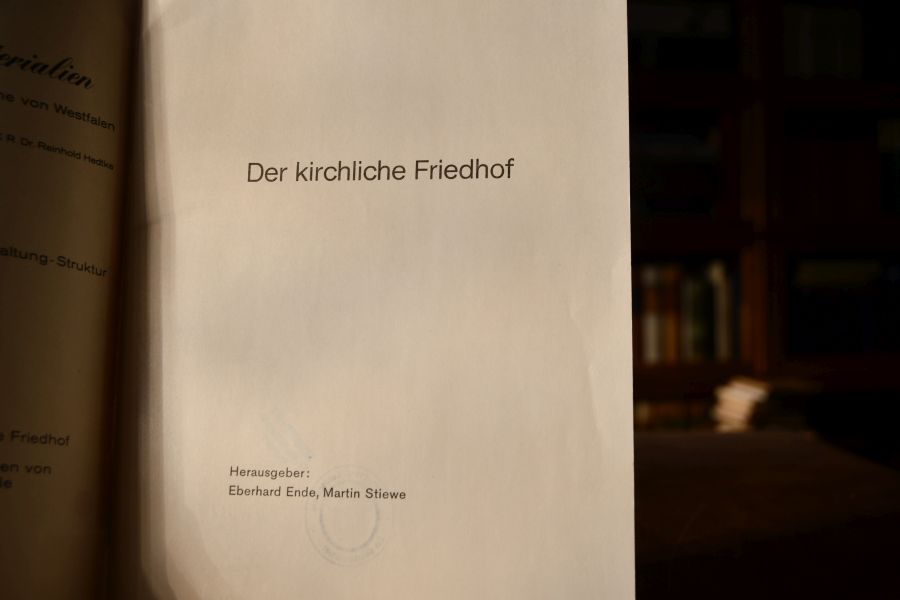 Der kirchliche Friedhof.