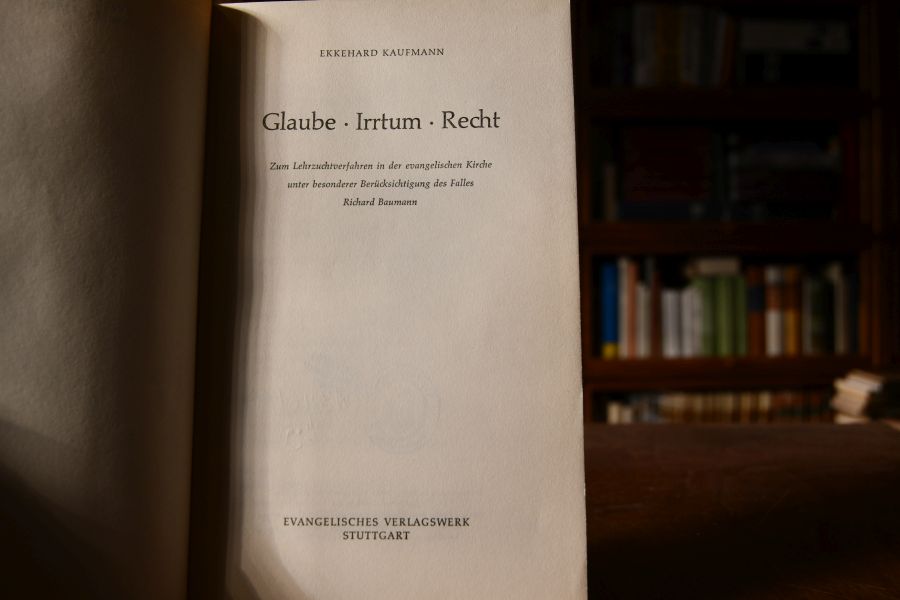 Glaube, Irrtum, Recht.