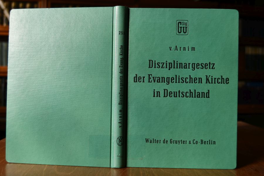 Das Disziplinargesetz der Evangelischen Kirche in Deutschland vom 11. März 1955 sowie die Verordnung der Evangelsichen Kirche der Union über das Disziplinarrecht vom 14. Mai 1956 nebst den Überleitungsgesetzen der Landeskirchen.