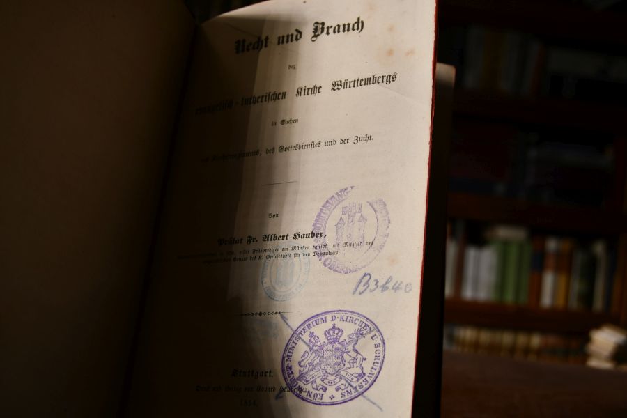 Recht und Brauch der evangelisch-lutherischen Kirche Württembergs. Teile 1 u. 2 in einem Band.