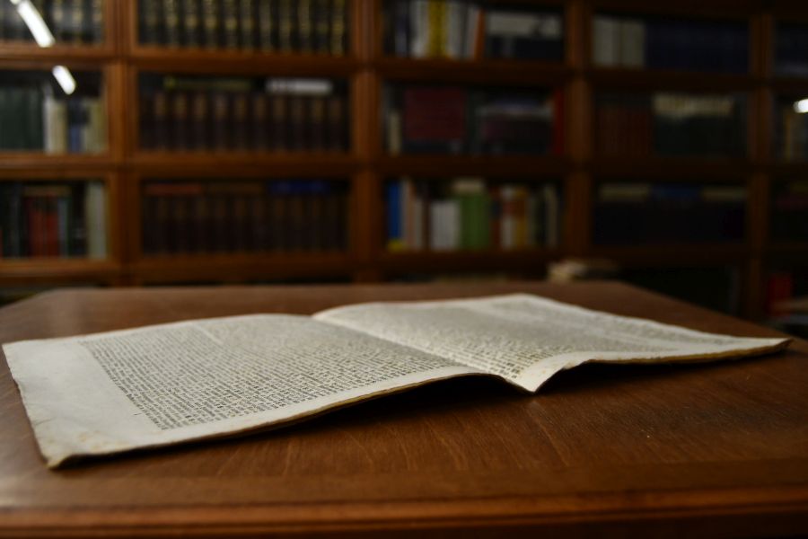 Edict. Von dem Magistrate der k.k. Haupt- und Residenzstadt Wien, als Civil-Gericht, werden die unbekannten Eigenthümer, deren Erben oder Cessionarien, welche aus was immer für einem Rechtsgrunde auf nachbenannte, in Streitsachen oder im Wege des adelichen Richteramtes hierorts über 32 Jahre erliegende Deposita Ansprüche machen zu können vermeinen, hiermit in Gemäßheit des h. Hofdecretes dd. 30. October 1802, Nr. 582 und des h. Appelations Circulars dd. 13. September 1820, Nr. 1701, hiermit aufgefordert, ihre Ansprüche und Legitimation binnen einem Jahre, sechs Wochen und drey Tagen von Ausfertigung dieses Edicts vor diesem Magistrate, als Civil-Gericht, so gewiß anzubringen, widrigens die in diesem Edicte bezeichneten Deposita als verfallen eingezogen werden würden. Wien, den 22. September 1840