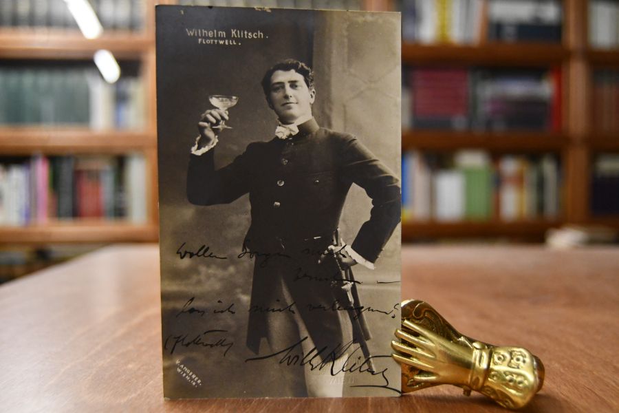 Wilhelm Klitsch (1882 - 1941) war ein österreichischer Theater- und Filmschauspieler Karte mit eigenhändiger Unterschrift und folgendem Vers Wollen Sorgen mich besuchen - lass ich mich verleugnen!.