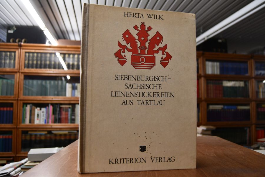Siebenbürgisch-sächsische Leinenstickerei aus Tartlau.