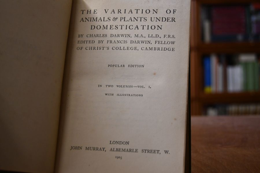 The Variation of animals & plants under domestication. Bd. 1 (von 2) apart.