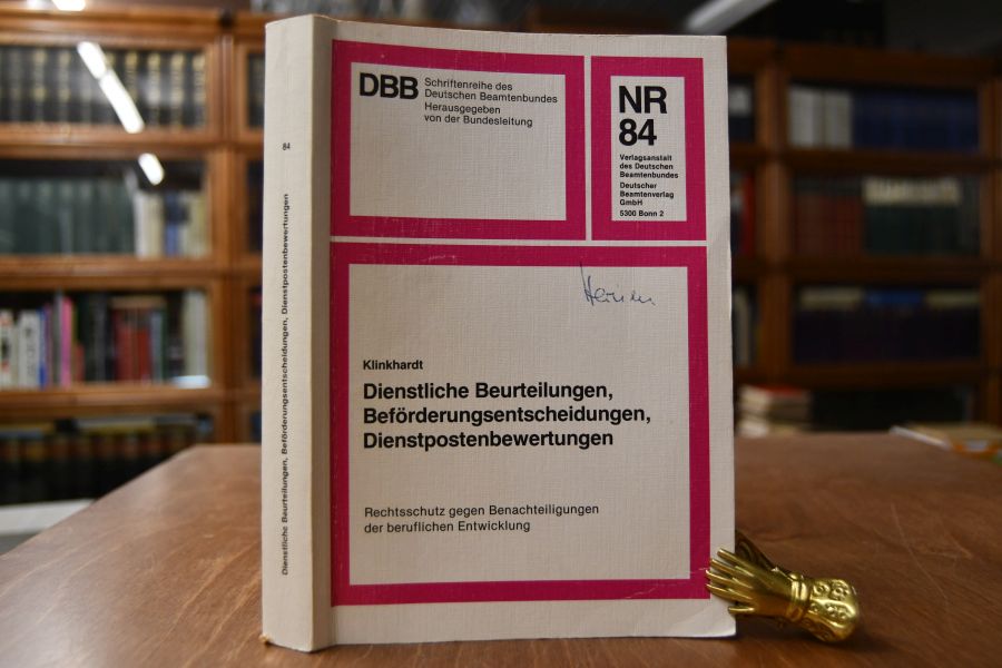 Dienstliche Beurteilungen, Beförderungsentscheidungen, Dienstpostenbewertungen. Rechtsschutz gegen Benachteiligungen d. berufl. Entwicklung.