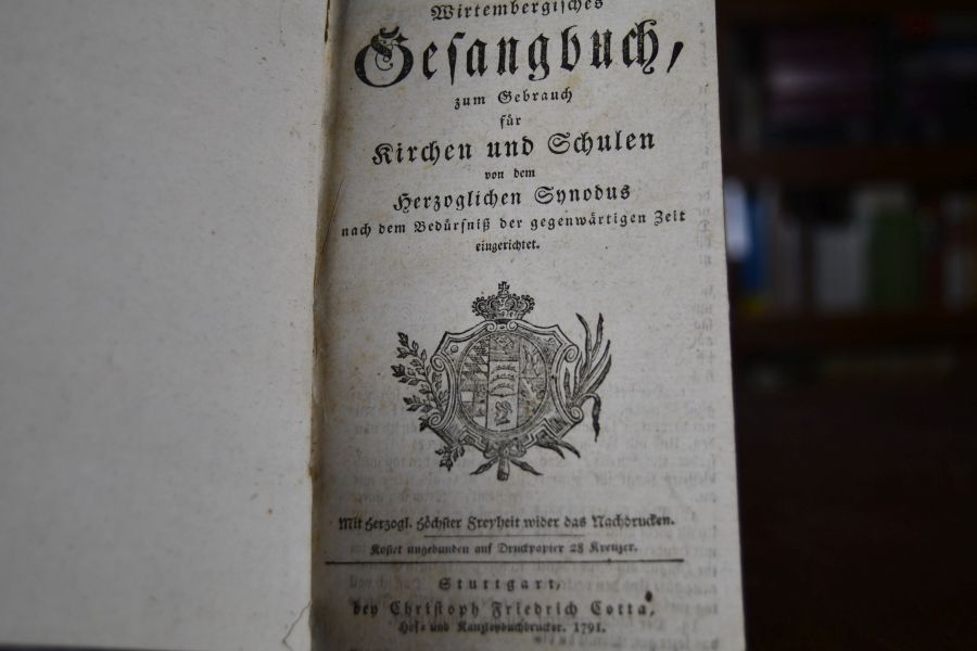 Wirtembergisches Gesangbuch, zum Gebrauch für Kirchen und Schulen von dem Herzoglichen Synodus nach dem Bedürfniß der gegenwärtigen Zeit eingerichtet. Beigebunden Sonn- Fest- und Feyertägliche Evangelien und Episteln.