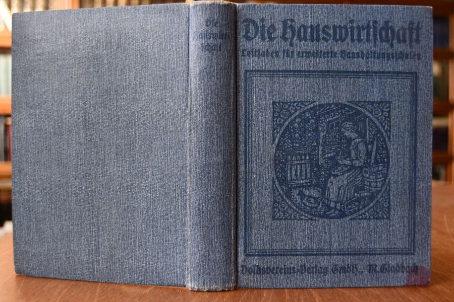 Die Hauswirtschaft. Leitfaden und Lernstoff für erweiterte Haushaltungsschulen.