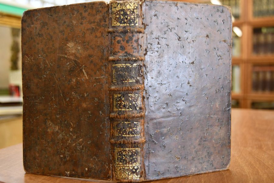 Mémoires de Maximilien de Béthune, duc de Sully, principal ministre de Henry le Grand, mis en ordre avec des remarques par M.L.D.L.D.L. Tome premier (apart).
