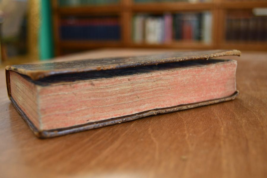 Mémoires de Maximilien de Béthune, duc de Sully, principal ministre de Henry le Grand, mis en ordre avec des remarques par M.L.D.L.D.L. Tome premier (apart).