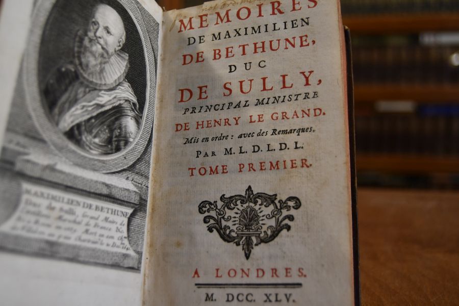 Mémoires de Maximilien de Béthune, duc de Sully, principal ministre de Henry le Grand, mis en ordre avec des remarques par M.L.D.L.D.L. Tome premier (apart).