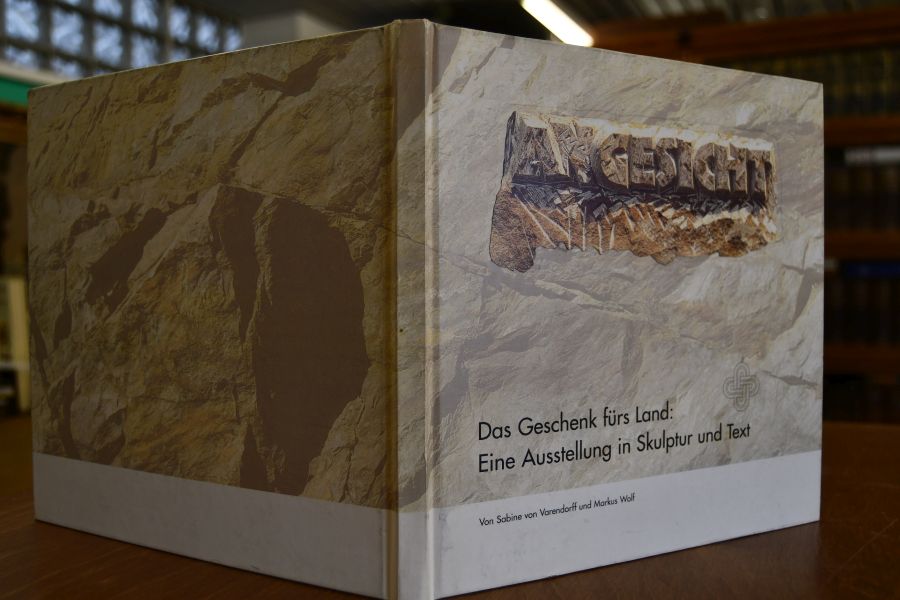 Angesicht. Ein Geschenk fürs Land Eine Ausstellung in Skulptur und Text.