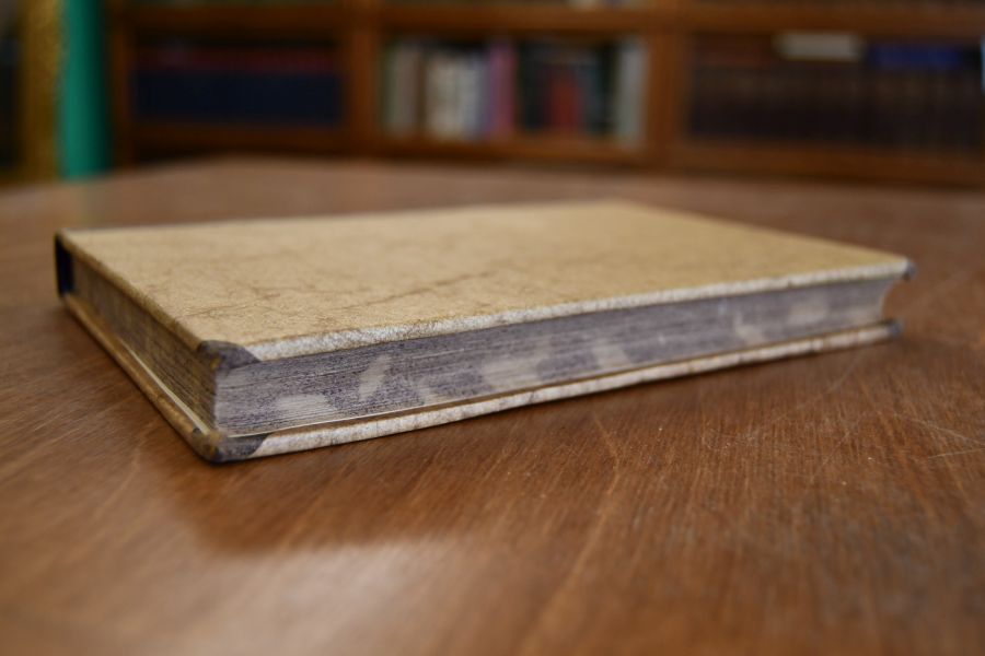 Das illustrierte Buchbinderbuch. Vollständige Unterweisung in den Arbeiten und Kunstfertigkeiten des Buchbinders. Mit besonderer Hinsicht auf die neuesten deutschen, englischen und französischen Fortschritte in diesem Fache. Nebst ausführlichen Belehrungen über die Anfertigung der verschiedenartigsten Bücherschnitte, über Vergoldung, über Anwendung der neuesten Maschinen, sowie mit einer Abhandlung über das Neueste in der Cartonnage- und Portefeuillefabrikation. In allgemein verständlicher Weise sowol für den Anfänger wie für den geübten Fachmann auf Grund praktischer Erfahrungen bearbeitet. Nebst einem Anhange, 76 nützliche und praktische Vorschriften verschiedener technischer Artikel enthaltend.
