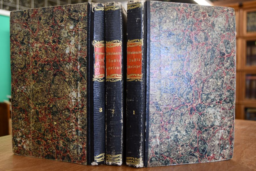 Handbuch der Justiz- und politischen Gesetze und Verordnungen, welche sich auf das in den Deutschen Provinzen der Oesterreichischen Monarchie geltende allgemeine bürgerliche Gesetzbuch beziehen. 3 Bde. (komplett).