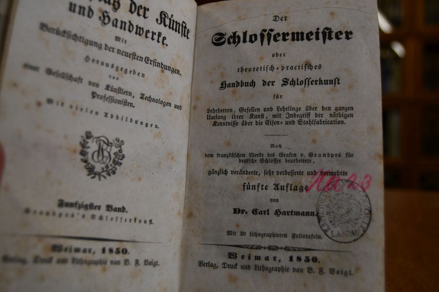 Der Schlossermeister oder theoretisch-practisches Handbuch der Schlosserkunst für Lehrherren, Gesellen und Lehrlinge über den ganzen Umfang ihrer Kunst, mit Inbegriff der nöthigen Kenntnisse über die Eisen- und Stahlfabrication.