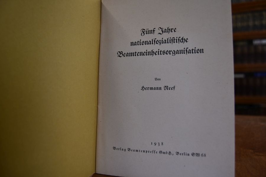 Fünf Jahre nationalsozialistische Beamteneinheitsorganisation.