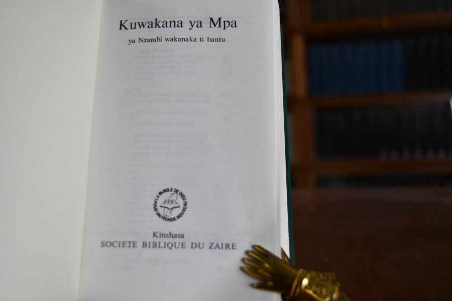 Kuwakana ya Mpa ya Nzambi wakanaka ti bantu. Nouveau Testament en kituba (kikongo ya leta)